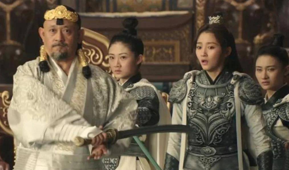 姜文|比烂谁与争锋?姜文胡军熬成打酱油,关晓彤的大长腿没有烟花抢眼