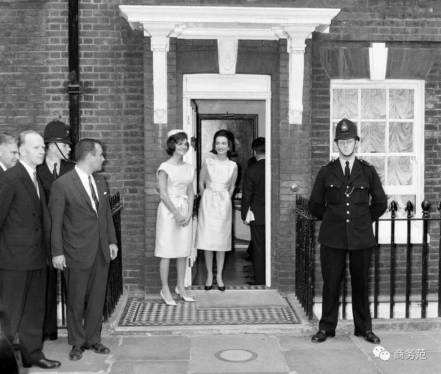 生活史上最强塑料名媛姐妹：姐姐嫁总统、妹妹当王妃，还一起抢首富撕了一辈子…