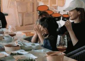 服装 高圆圆带女儿参加闺蜜聚会！孩子梳刘海像赵又廷，超可爱