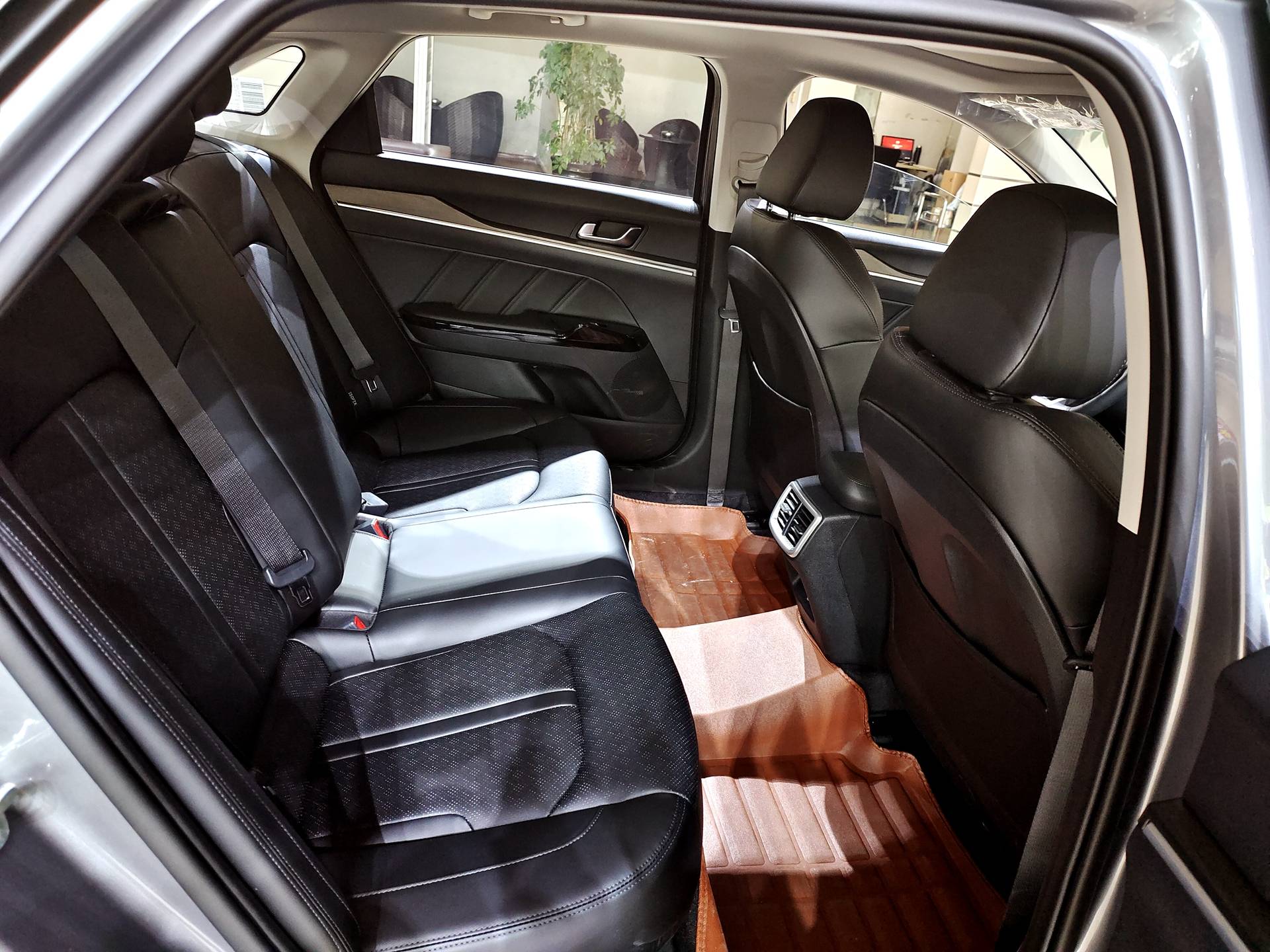 外形年轻个性实拍起亚k5凯酷内饰科技感强