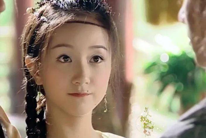 假发看够了雷同的双丫髻，明明编发、盘发和双马尾才是古装少女标配