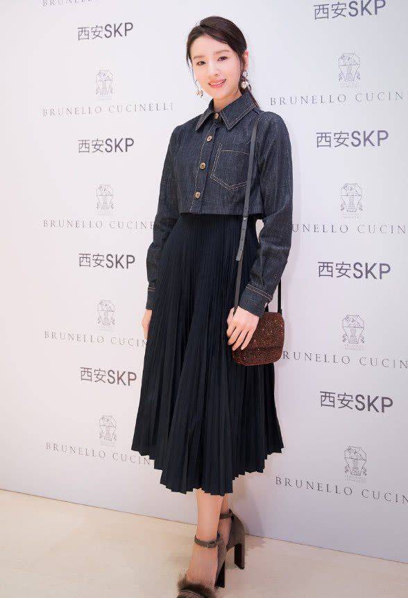 颜色 董洁装嫩演小姑娘，脸p的无皱纹眼神这么沧桑，哪有这样的少女？