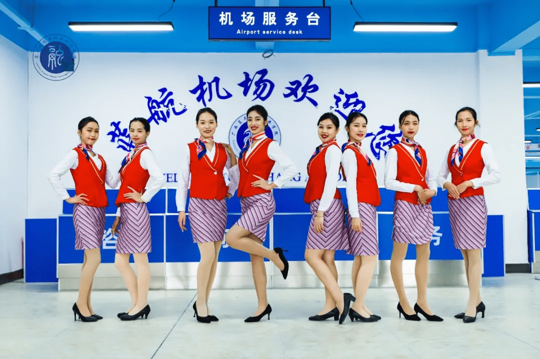 高铁学校排行_2022年热门专业排名前列的空中乘务和高铁,广西蓝天航空职业学院助...