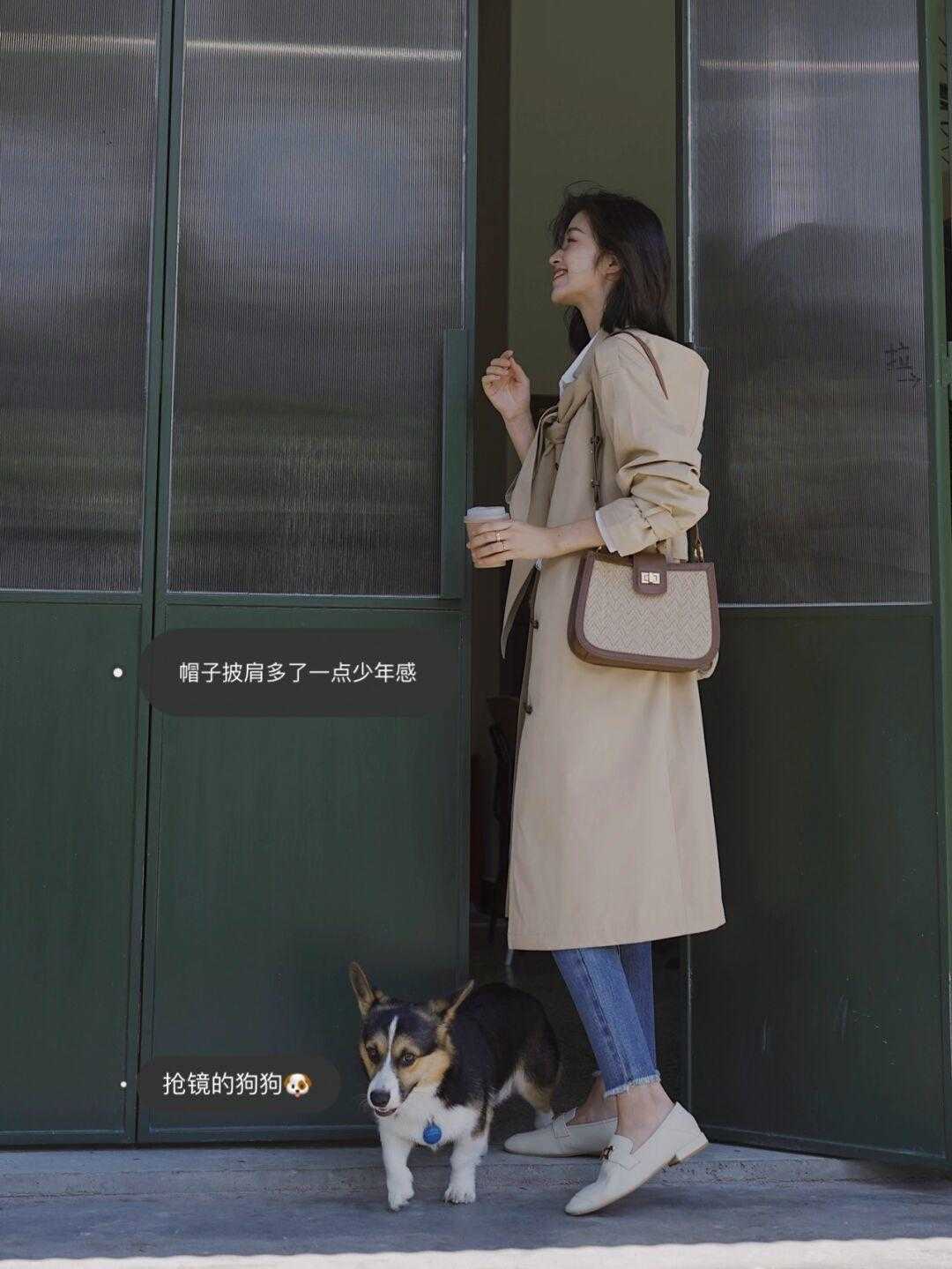 是属于 秋冬季节，“风衣”怎么穿才高级？搭配针织衫保暖舒适又有气场