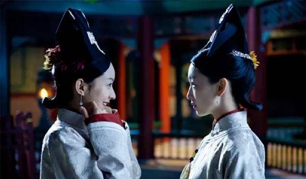 鎏英同一部剧中，当女配和女主造型一样，就很考验女主颜值了