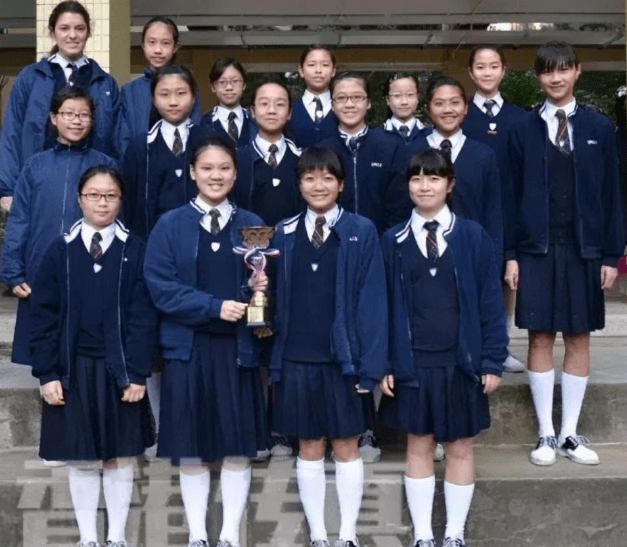 原创为何贵族学生女生校服是裙子普通学校是裤子离不开这3点原因