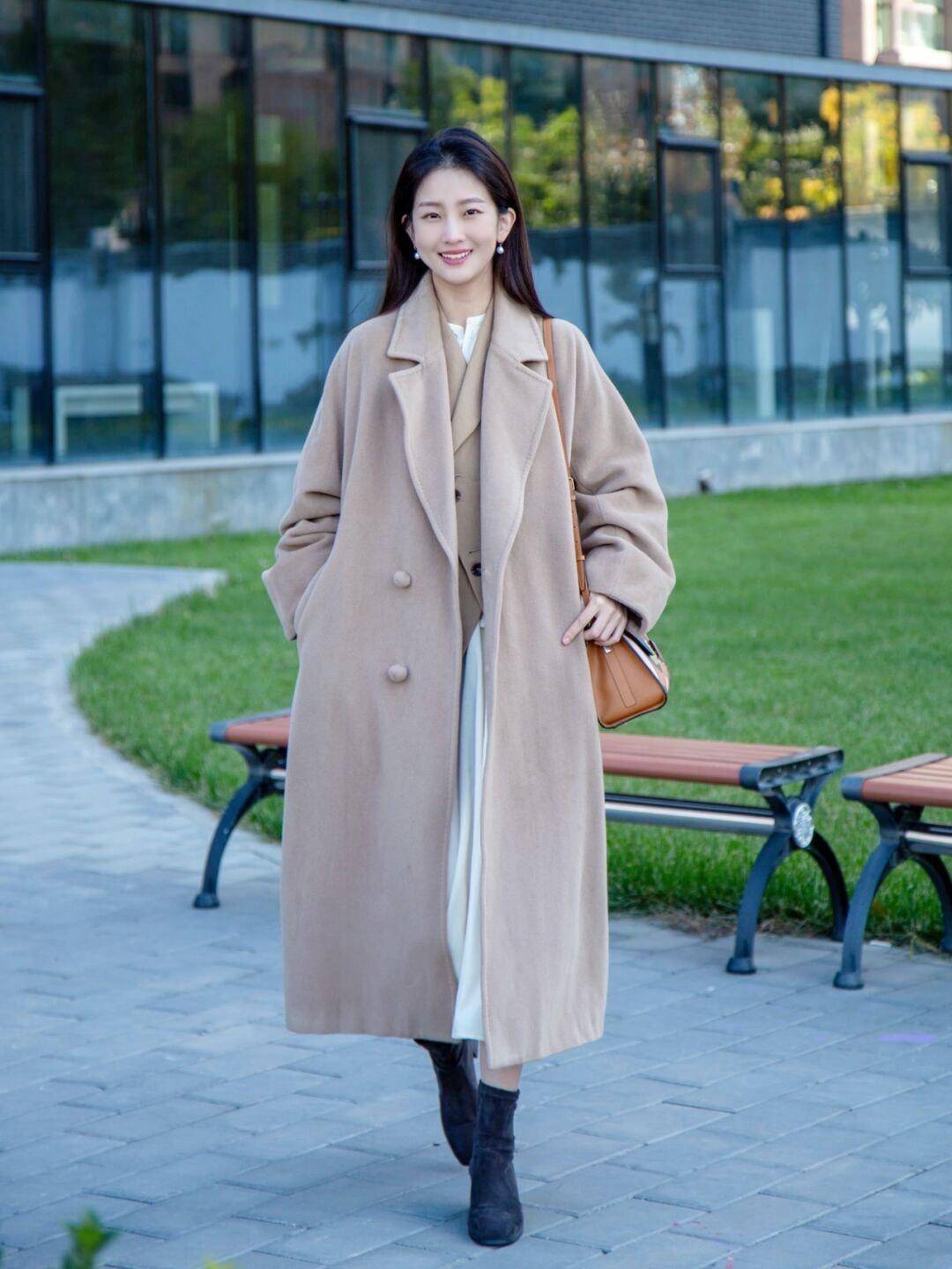 季节 秋冬季节不知道穿什么?一件毛呢大衣全搞定,让你美出新高度
