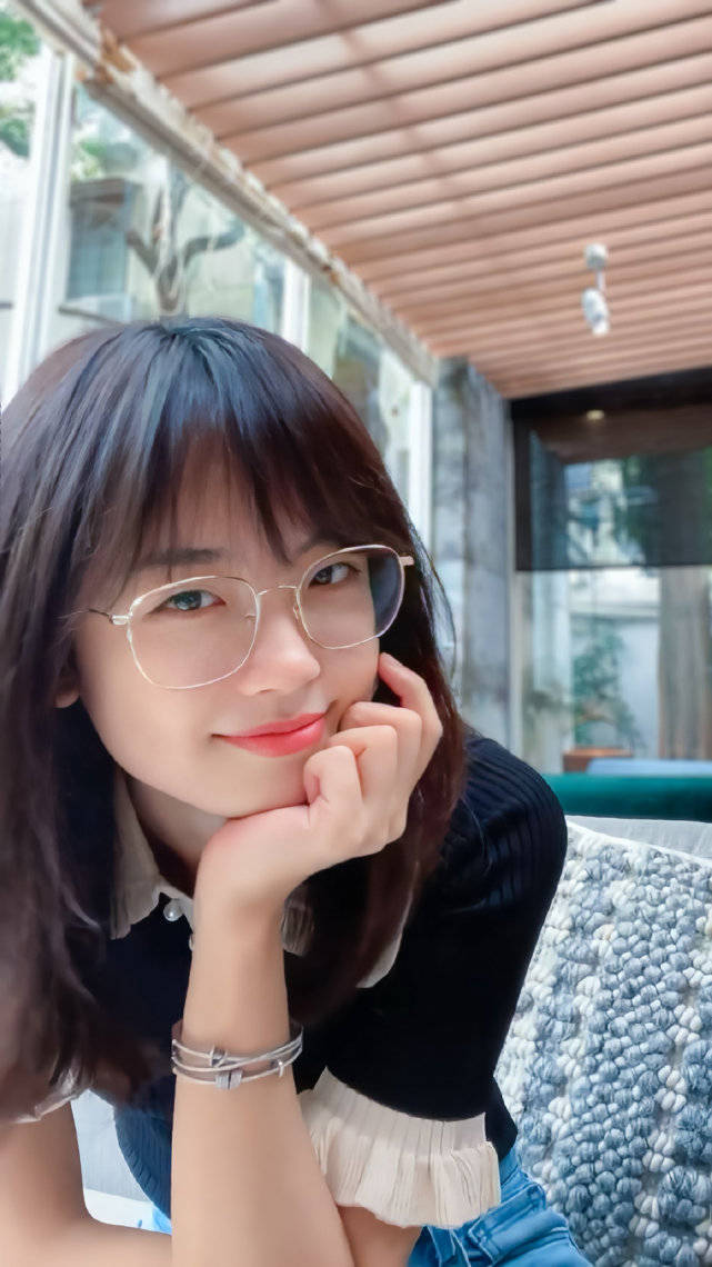 美貌 王冰冰成央视美貌担当！穿毛衣比偶像剧女主甜，太有国民初恋的氛围