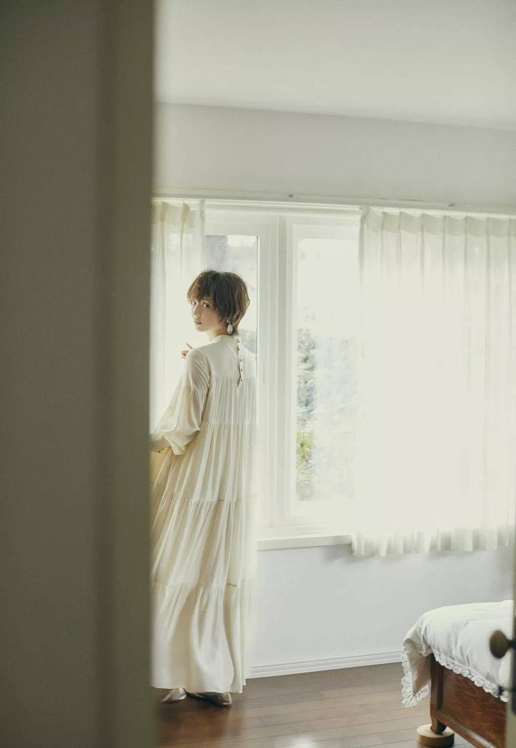 卷发爱美的女生短发该怎么剪才会更有气质、更有型?大有讲究!