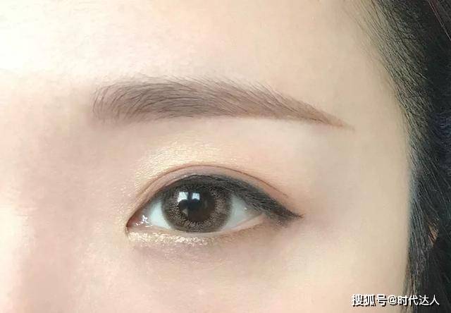 剑眉鞠婧祎终于“换妆”了,但网友却直言:像女装大佬