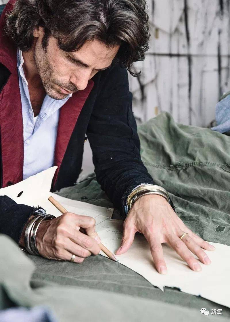 Charles 这是人类能长出来的脸吗?!