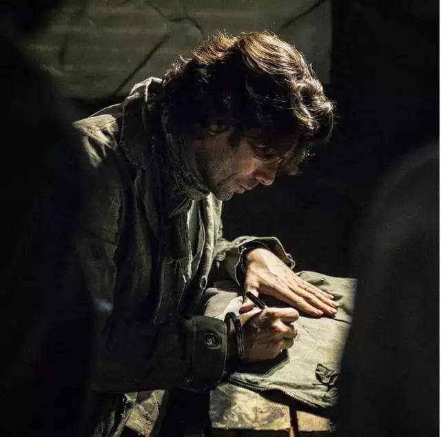 Charles 这是人类能长出来的脸吗?!