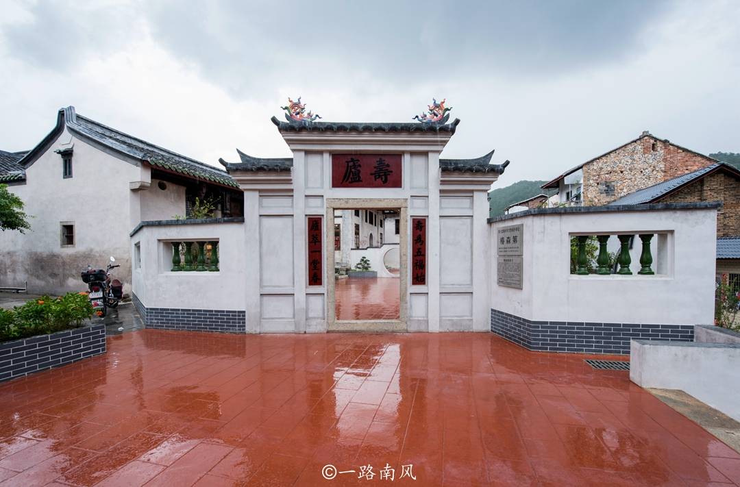 中山大学创始人的故居，位于广东梅州，古朴典雅，堪称“豪宅”
