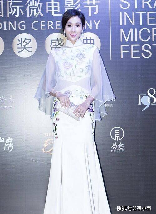 身材 47岁的杨恭如到了大婶的年纪,却还是少女身材,照样会穿又高级