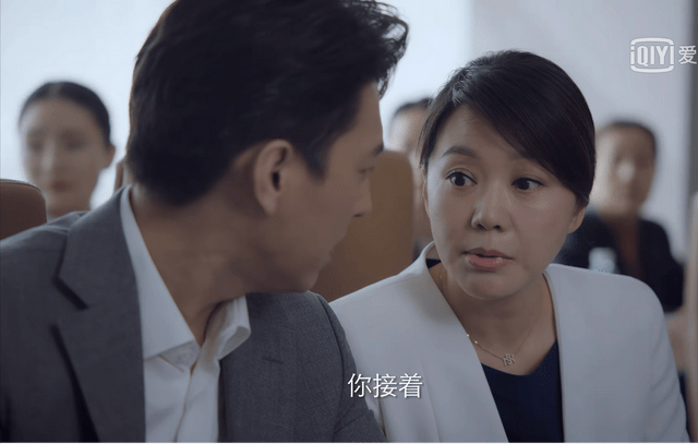 因为|新剧首播就飙到热榜第一，“老”了的闫妮，凭什么撑住了？