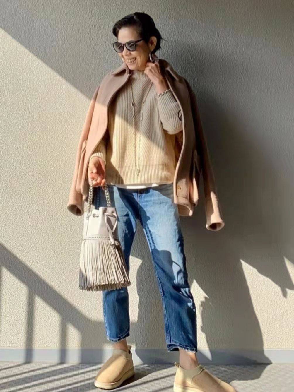 重心 这才是奔六女人该有的冬季打扮，不显老不扮嫩，1米53也能很大气