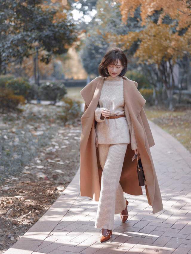 大衣 40+的女性秋冬穿搭指南，一件大衣让你提升气质又减龄，高级洋气