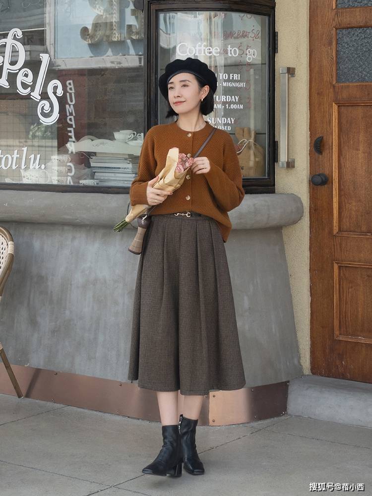 魅力 今年建议多穿“半身裙”，搭配针织衫、西装、大衣，保暖又时髦