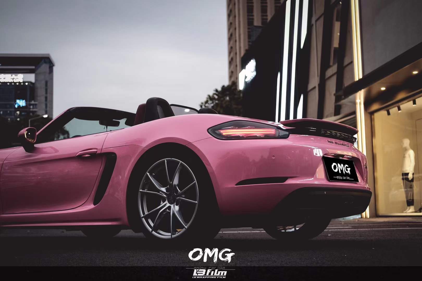 保时捷718全车lb改色膜高亮淡粉