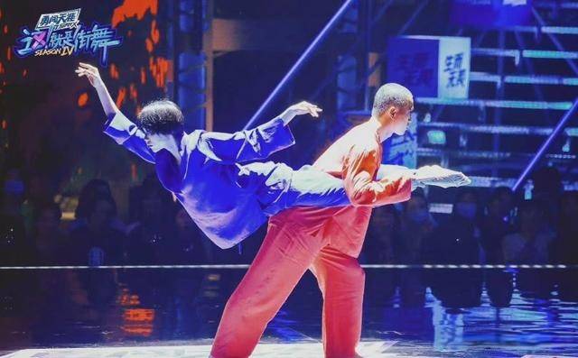 离场|《街舞4》淘汰：昔日冠军、热门舞者纷纷离场，队长都很惋惜