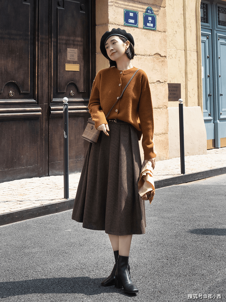 魅力 今年建议多穿“半身裙”，搭配针织衫、西装、大衣，保暖又时髦