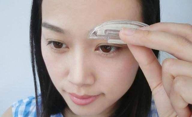 画眉为什么不建议女生纹眉？内部人员道出实情，看完就会大彻大悟了