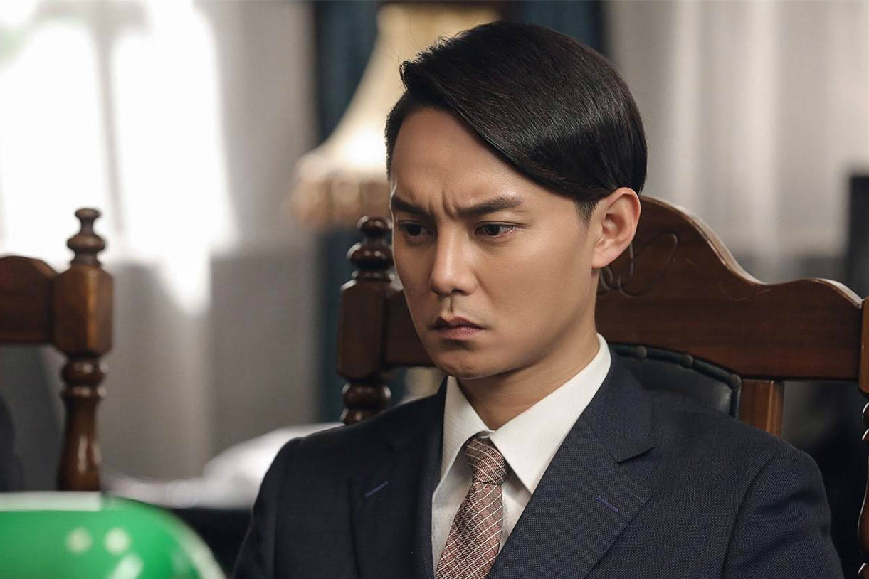 我们夸赞着尹正,却想成为言承旭,最后我们都变成了胡海泉