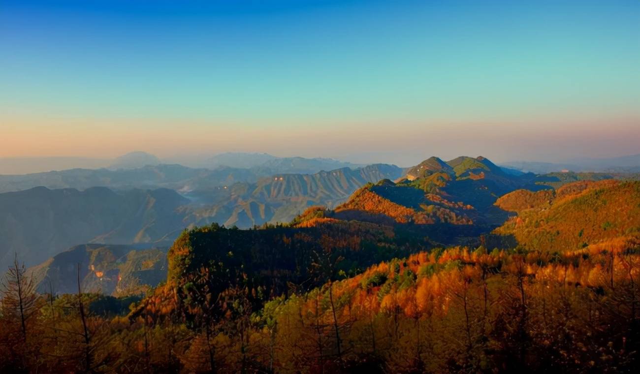 赏红叶去朝天曾家山,本月27日,阿吉太组合将在林家坝开唱!