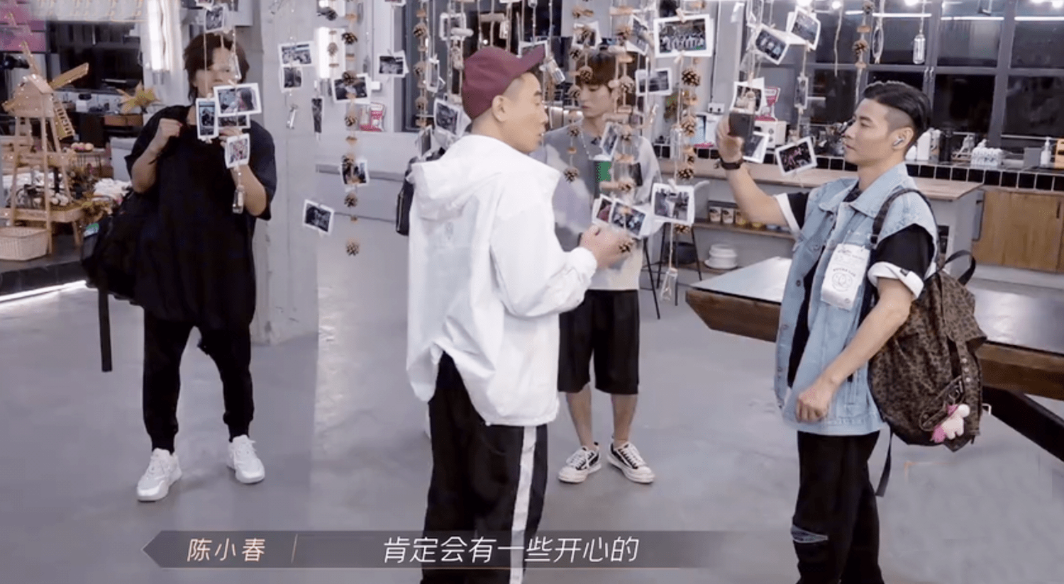 誓师大会|《哥哥》誓师大会温暖催泪，手绘海报脑洞大，黄贯中即兴创作赵文卓出表情包