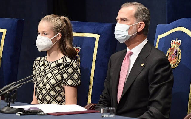 头发 西班牙索菲亚二公主首次盘起头发!纱裙太梦幻,赢了大公主的童装