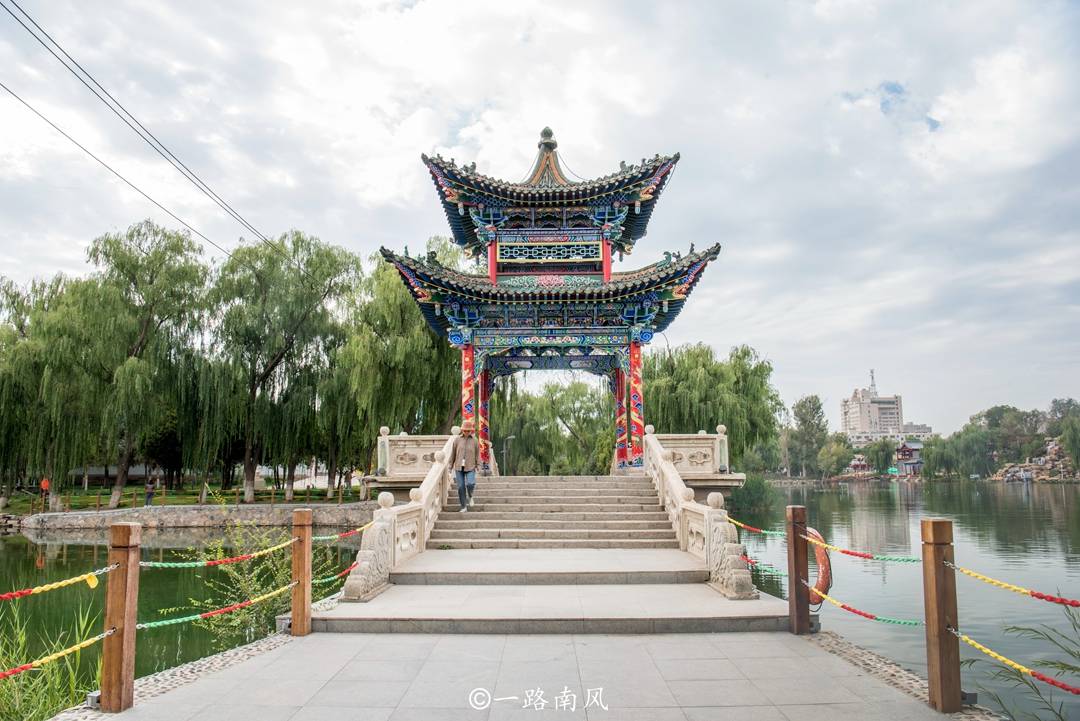 景点|甘肃旅游热度较低的景点，有缩版杭州西湖的风韵，就在张掖