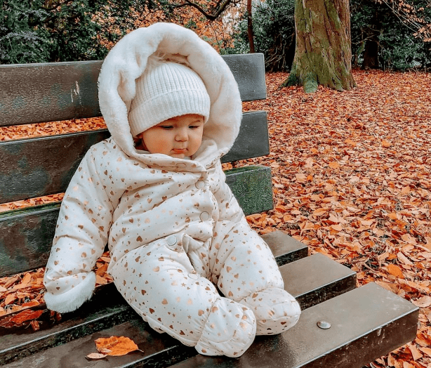 怎么教小孩翻衣服 e8d2fd98a88b4540a6071ec26a87de04.png