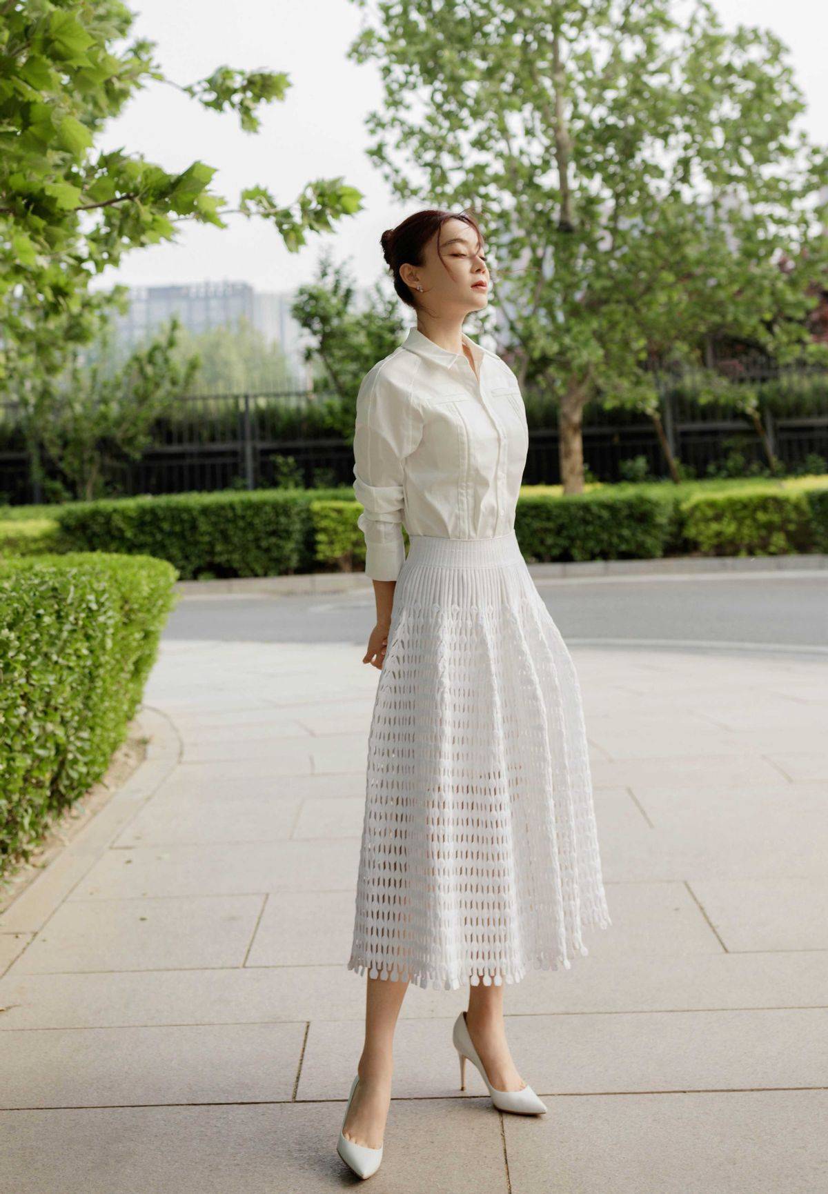 袁姗姗颜值下滑真快穿方领小黑裙显老态身材倒是很抢镜