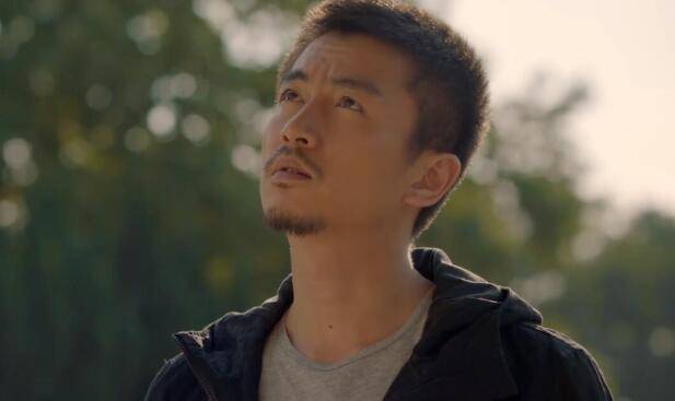 小动作|靳东调侃陈晓:为何会出演《突围》秦小冲,陈晓的回答够笑三天