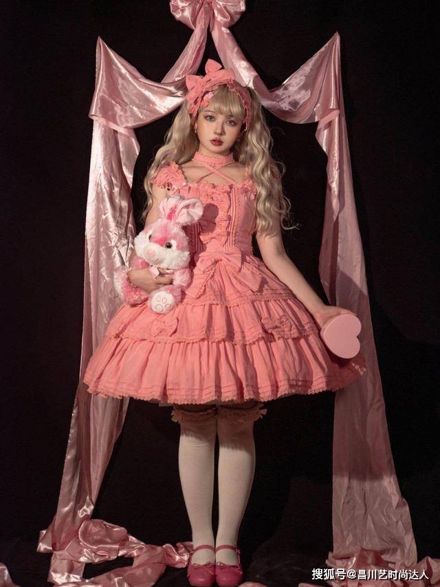 洛丽塔 有女人味还不庸俗！微胖女人这样穿“洛丽塔”，显瘦又显端庄