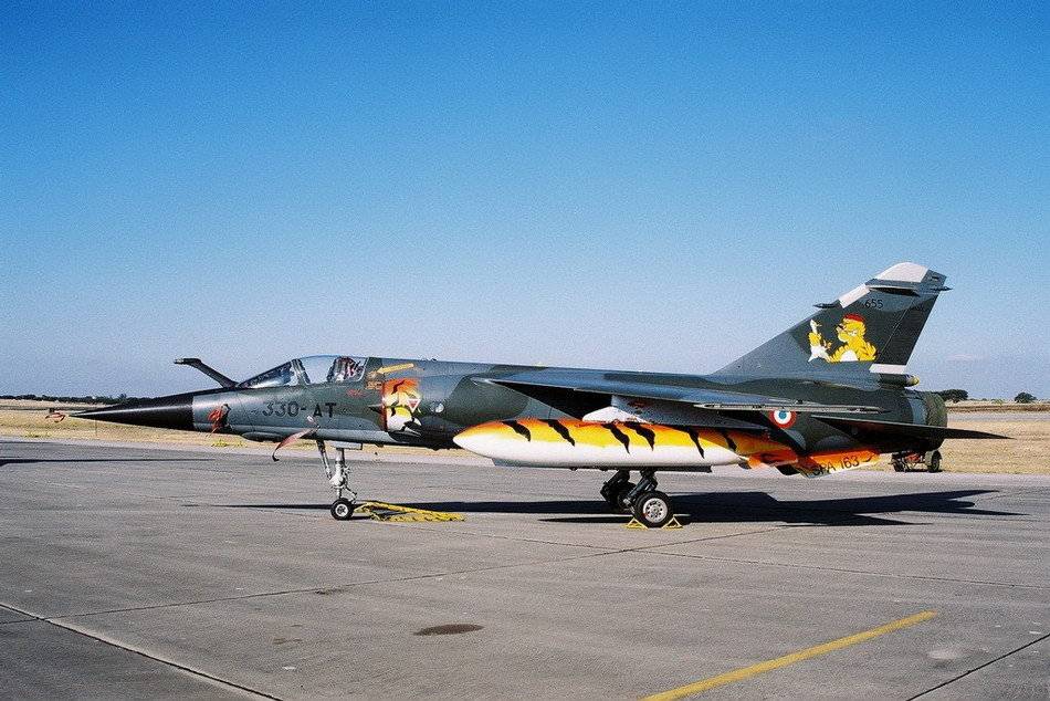 法兰西之翼:担任低空低速下的地面支援任务的幻影f1_战斗机