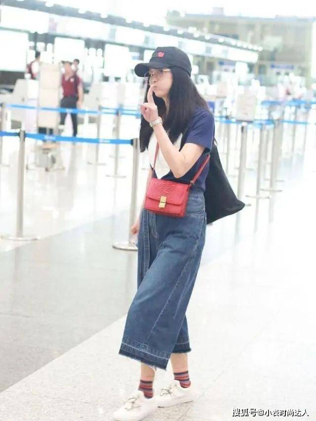 配饰 王艳穿搭好接地气，身上T恤看似朴素，她穿上却像“阔太”