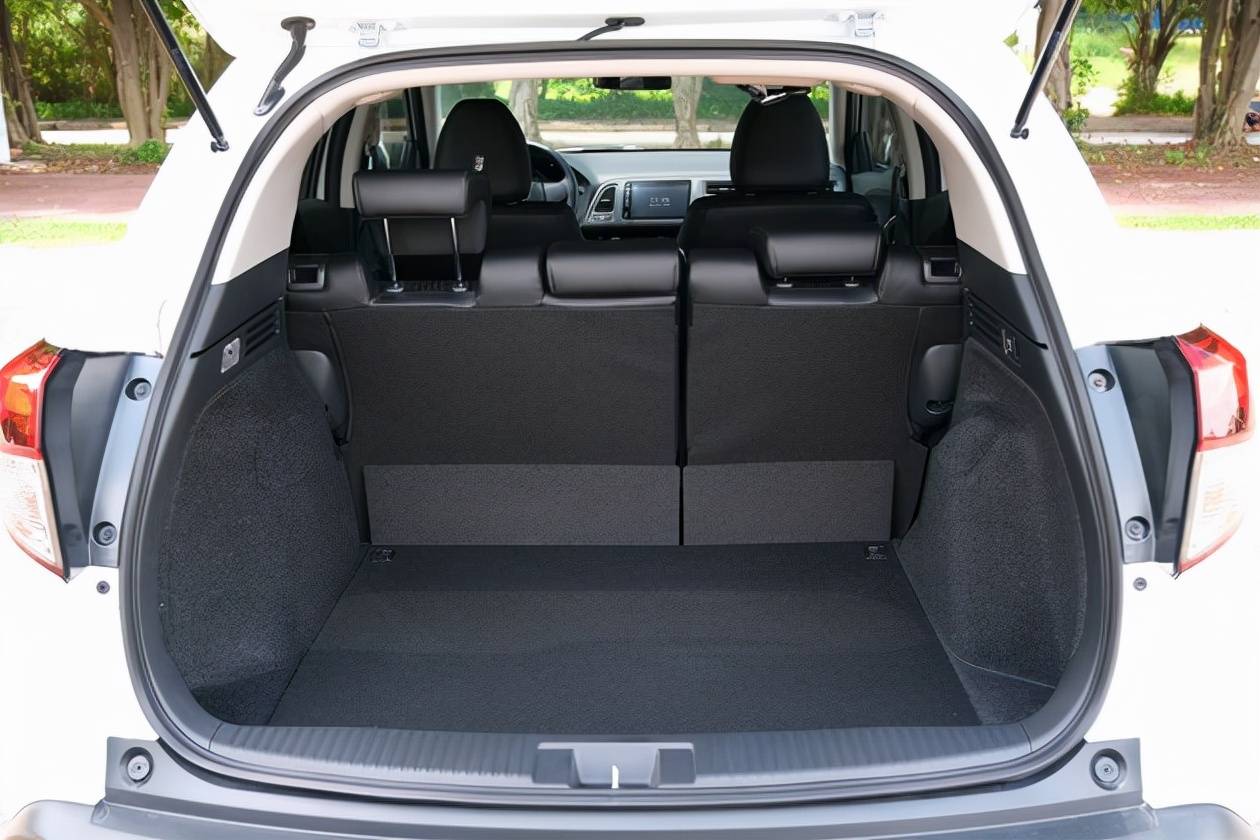 年轻人心仪的suv,本田缤智对比大众探歌,该首选哪款?