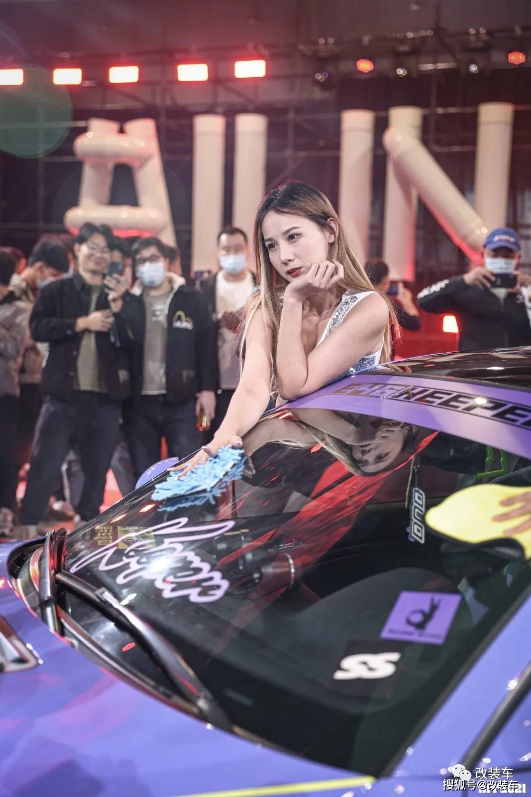 原创ait国际汽车改装展之车模辣妹竟还有湿身洗车环节
