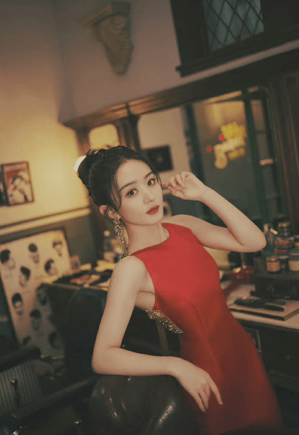 赵丽颖 国产高定真挺顶的,穿在赵丽颖的身上,感觉更加分了,很养眼