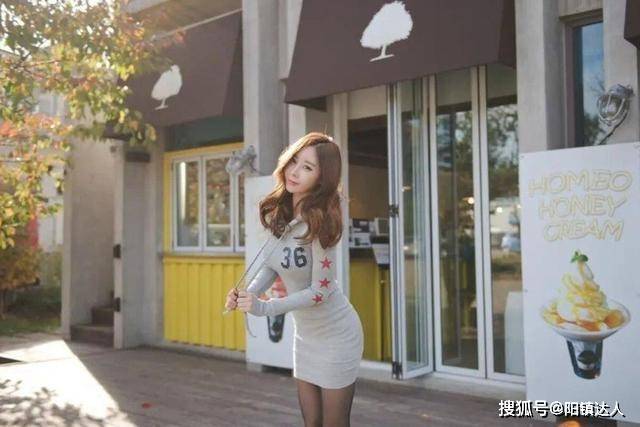 卫衣 看腻了“少女感”，不如试试性感的“卫衣+黑丝”，清爽又洋气