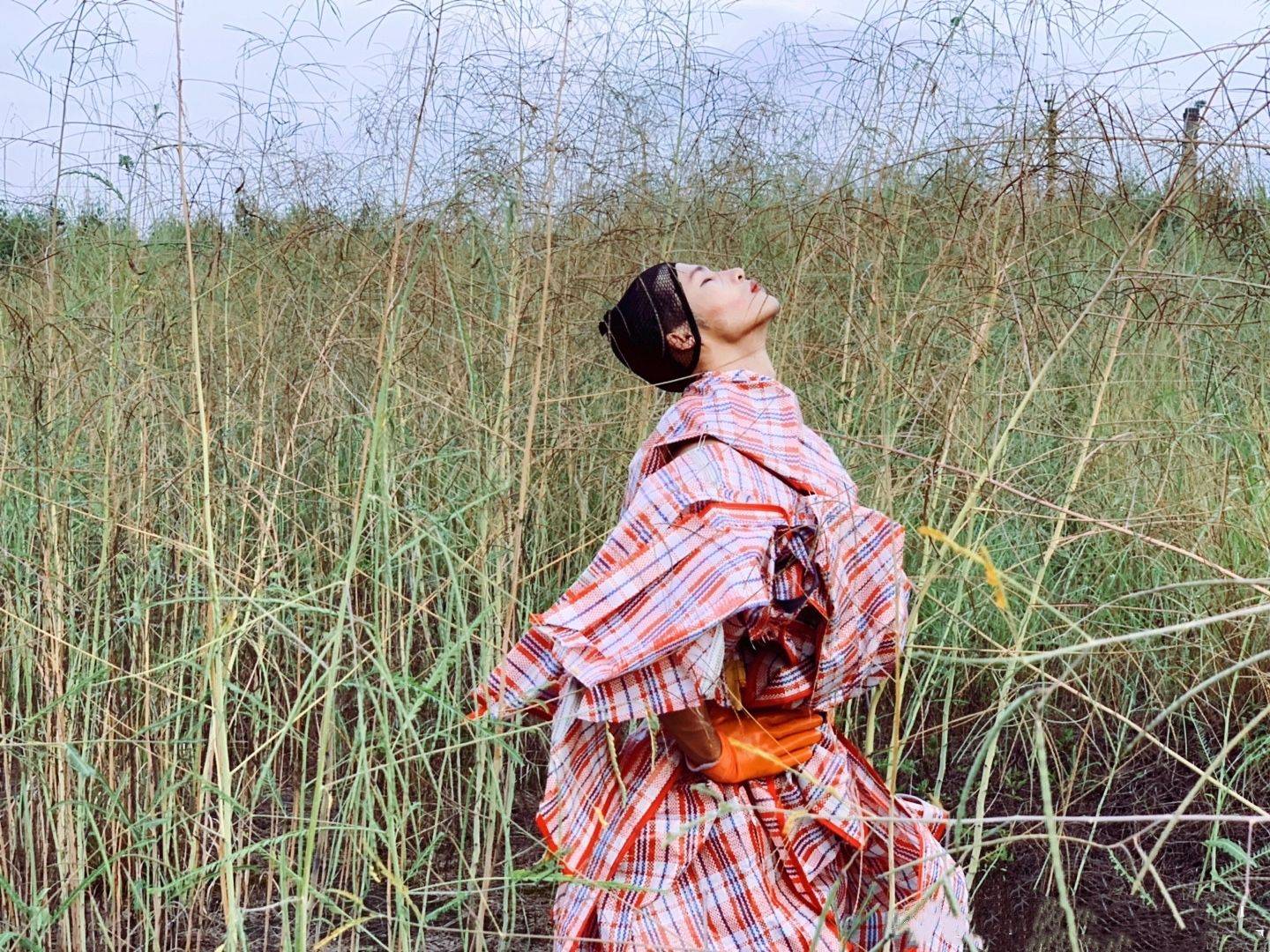 植物 身在城乡结合部，心在巴黎时装周，“纯天然服装秀”走出超模步伐