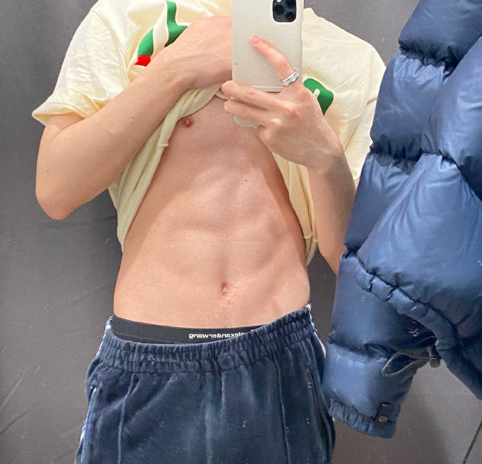 180cm身高的21歲大男孩，一身輕薄肌輕奢迷人，自拍毫不掩飾秀長腿！ 健身減肥達人 第3张