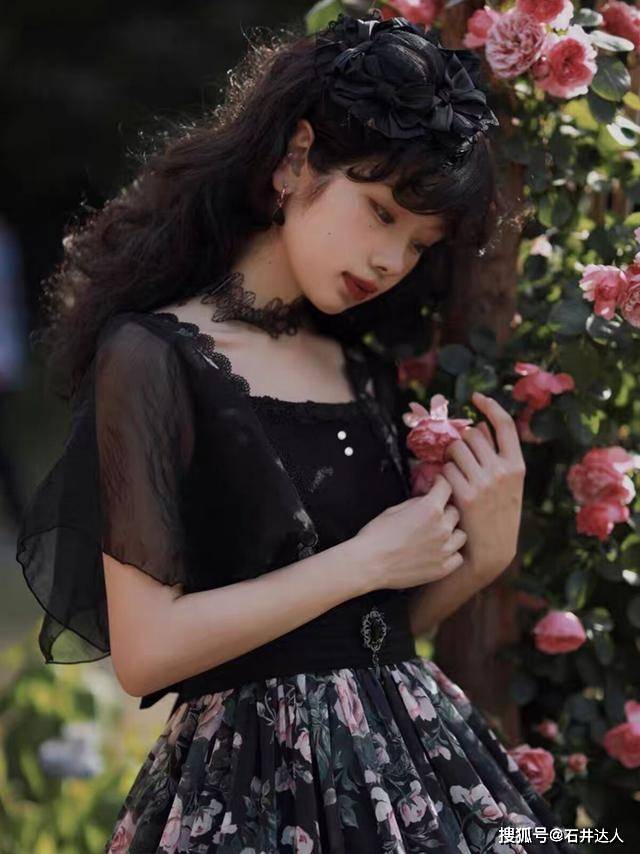 配饰 法兰西洛丽塔美出圈了，网友直言，这才是真正的