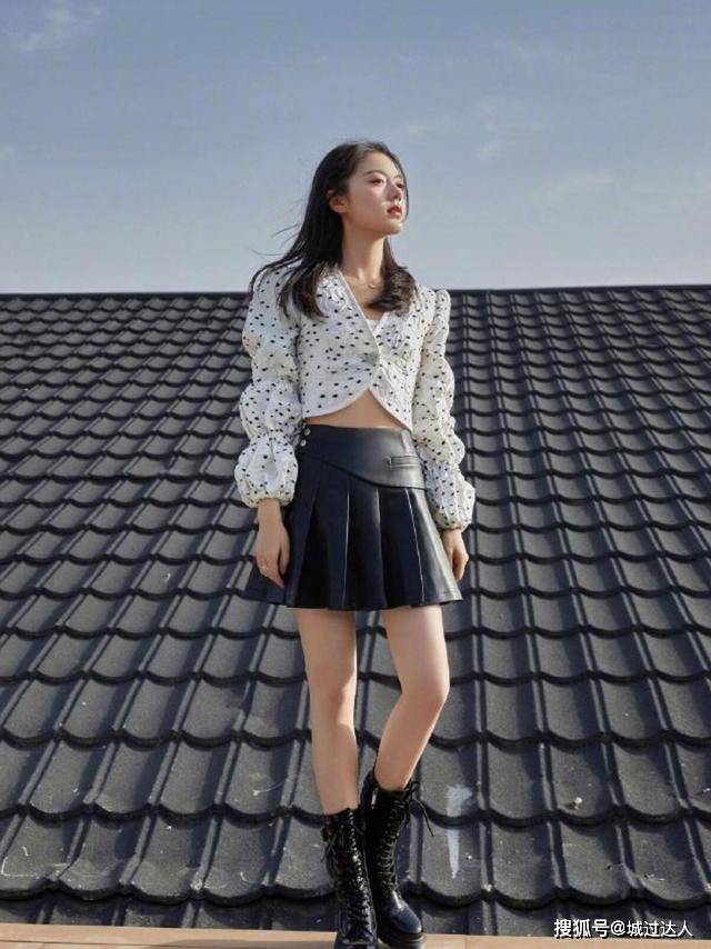 感觉 赵今麦越来越有女人味，穿褶皱波点衫优雅灵动，魅力挡不住