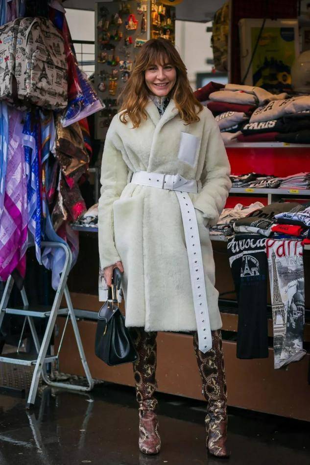 羊羔 时尚单品羊羔毛大衣，这样穿时髦好看，重要的是御寒保暖