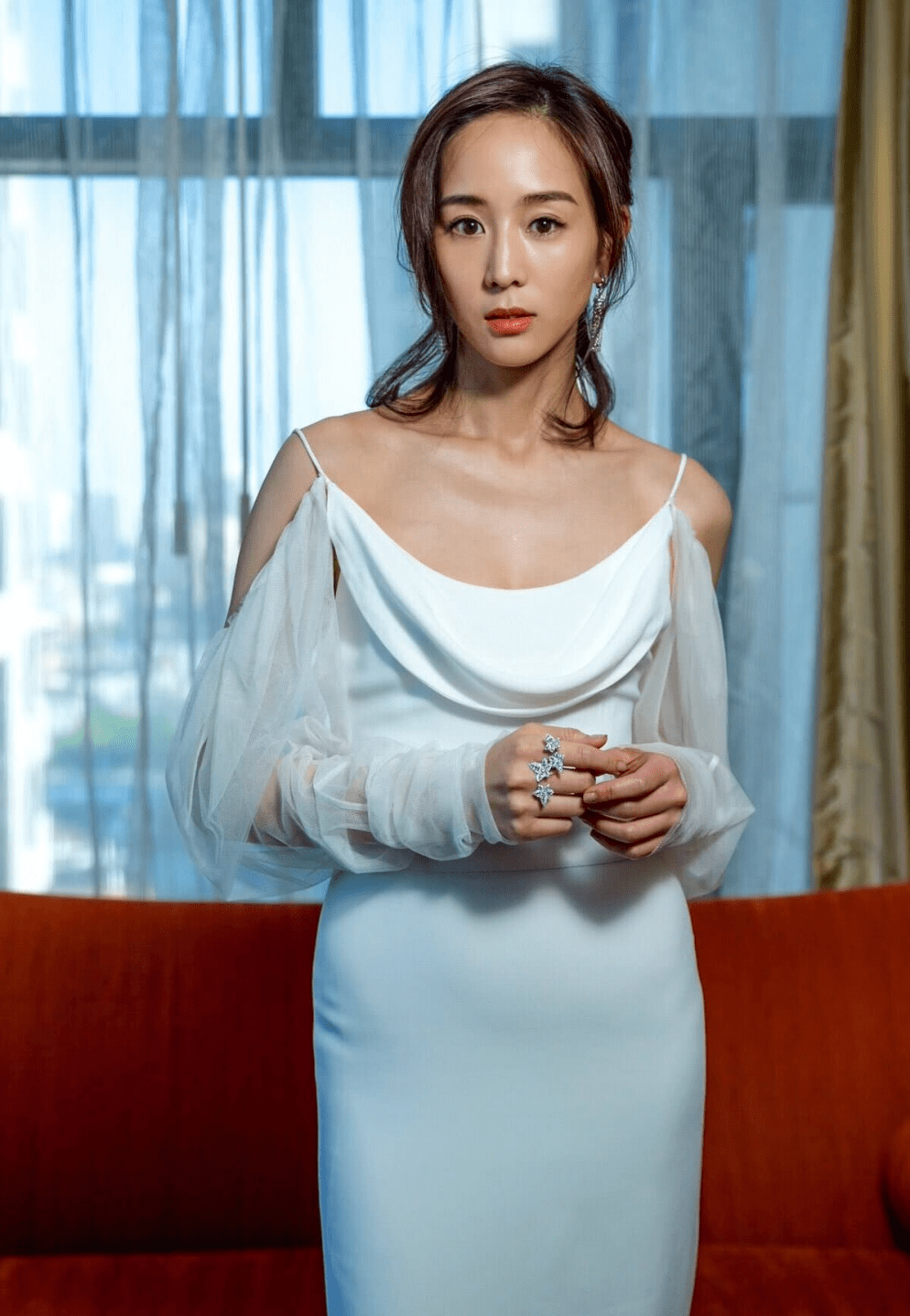 吊带 经常健身的女人看着真壮，张钧甯穿着吊带，感觉身上都是肌肉