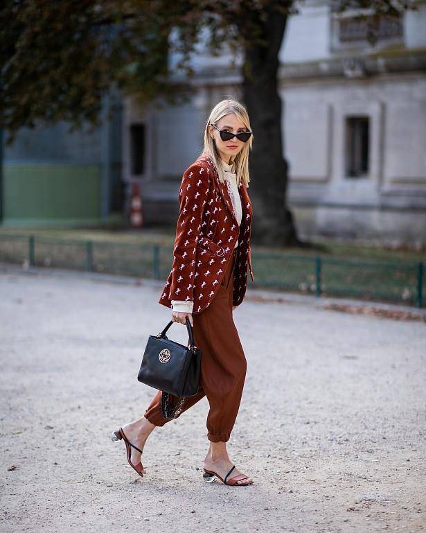 显高 欧美不到160的时尚博主，穿搭方式太显高，看图就像180