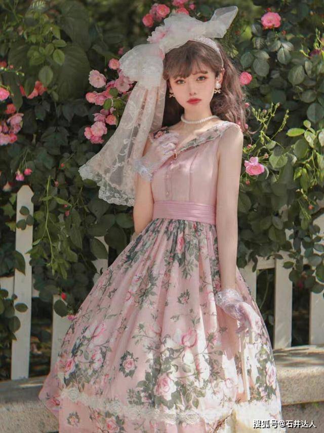 配饰 法兰西洛丽塔美出圈了，网友直言，这才是真正的