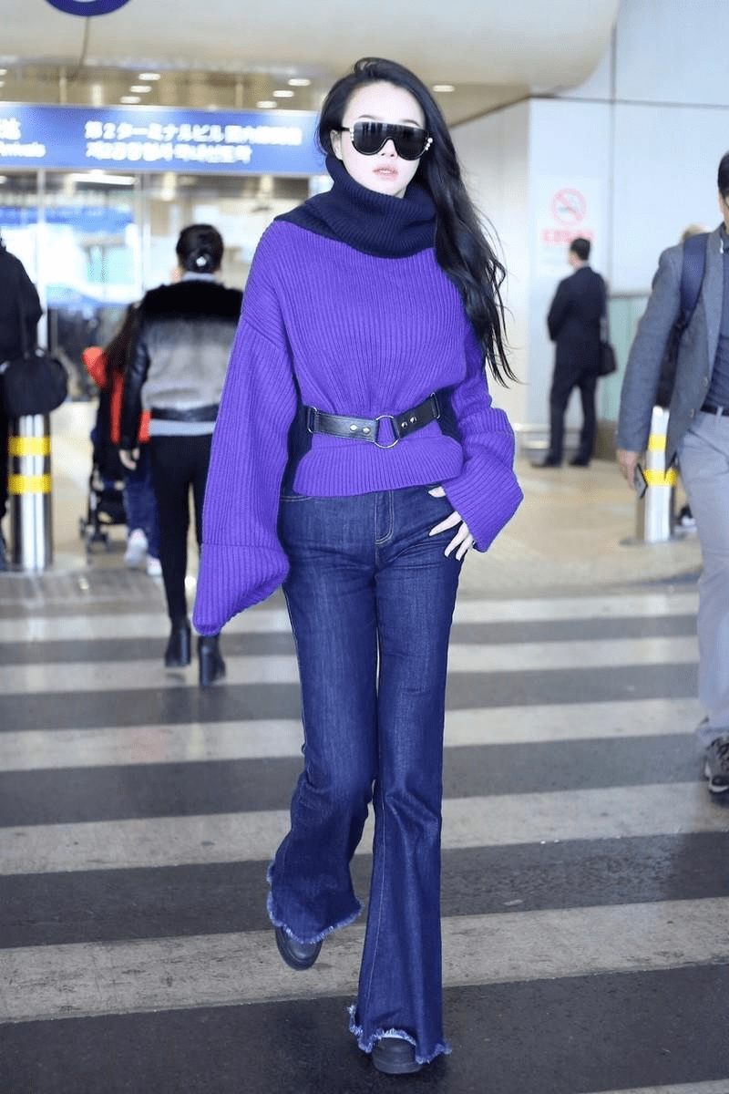 黑色 冉莹颖邹市明潮范十足,穿羽绒服十指紧扣走机场,俊男靓女太吸睛